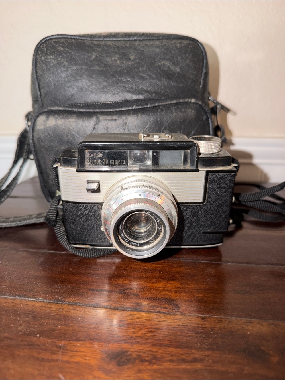 Vintage Kodak Signet 30 1957-1959 UNTESTED and bag mid century modern